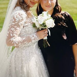 BEAUTIFUL SWEETHEART BRIDAL GOWN WITH A LINE SKIRT